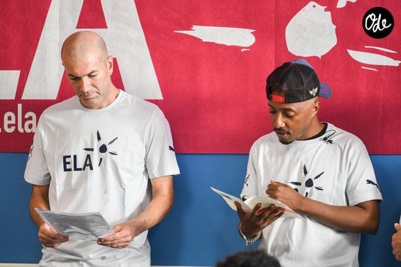 Cela s'est cependant avéré être un échec

Zinédine Zidane, le chanteur Soprano lors de la lecture de la dictée ELA aux élèves de la 6ème F du collège Henri Barnier à Marseille le 18 octobre 2022. 
Crédit : Agence / Bestimage