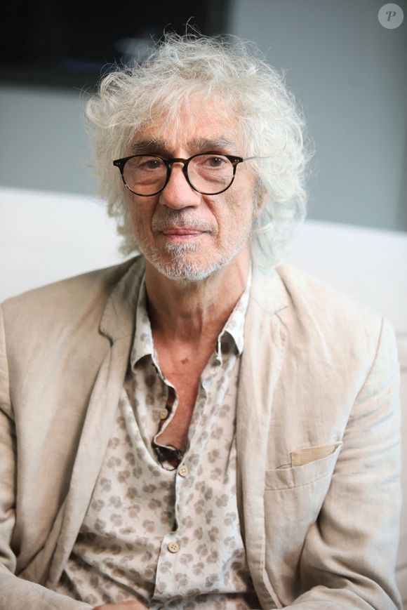 Exclusif - Louis Bertignac lors du match de football France Allemagne depuis la suite Harcourt du Fouquet's Barrière à Paris le 15 juin 2021
© Denis Guignebourg / Bestimage