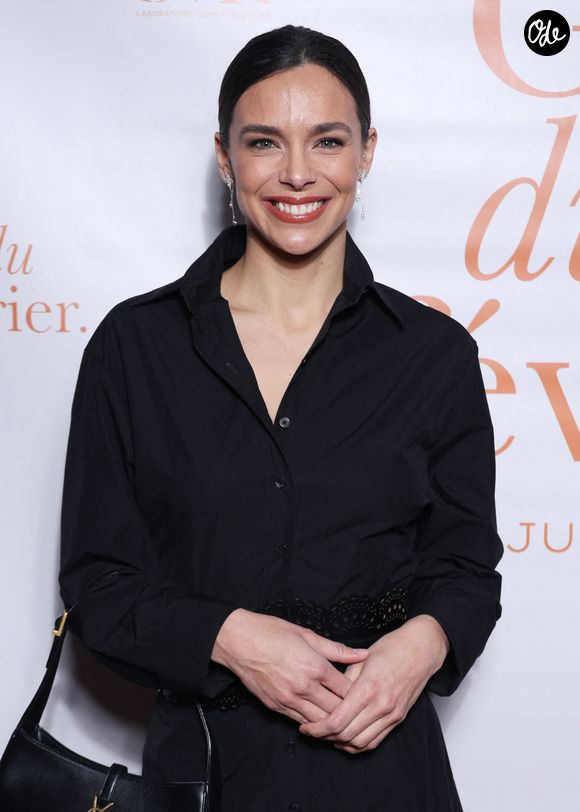 Pour mener à bien ce projet, elle a mis de nombreux engagements professionnels entre parenthèses.

Marine Lorphelin (Miss France 2013) lors de la première édition du gala caritatif 'le Gala du 12 Fevrier' au profit des grands brûlés dans les salons de l'Hotel Royal Monceau le 12 Fevrier 2026 à Paris. © Denis Guignebourg/BestImage