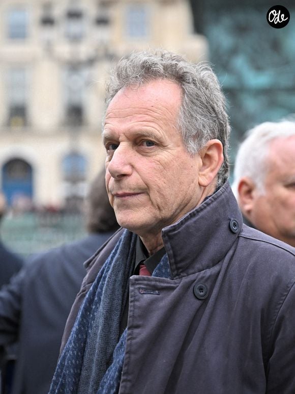Charles Berling lors de l'hommage national rendu à l'ancien ministre de la Justice Robert Badinter, place du Vendôme, devant le ministère de la Justice à Paris, en France, le 14 février 2024. Robert Badinter est décédé à l'âge de 95 ans. Photo : Eliot Blondet/ABACAPRESS.COM