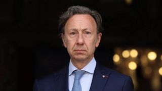 Stéphane Bern quitte Europe 1 pour une autre radio : "J'ai eu l'impression que j’étais leur plan B"