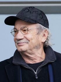 Patrick Chesnais ne peut pas se passer de Paris, il vit dans l'un des arrondissements les plus chics et partage ses meilleures adresses