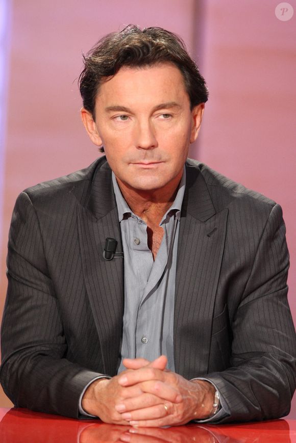 Il a par ailleurs été rédacteur en chef de "L'Express".

Renaud Revel lors de l'enregistrement de l'émission Vie Privee, Vie Publique a Paris, France, le 19 février 2008. Photo Max Colin/ABACAPRESS.COM