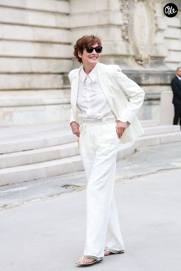 Ines de la Fressange au défilé Chanel "Collection Haute Couture Automne/Hiver 2026-2027" lors de la Fashion Week de Paris, le 7 juillet 2026 © Florian Lavielle / Bestimage