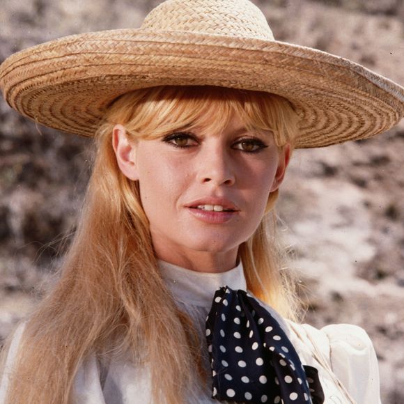 Brigitte Bardot : Visite de sa chapelle champêtre nichée au coeur de La Garrigue, son autre propriété de St Tropez