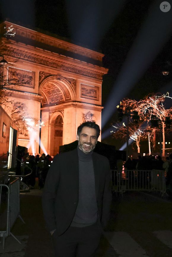 Exclusif - Stéphane Bern présente l'émission "La Grande Soirée du 31 de Paris" diffusée sur France 2 sur les Champs-Elysées, en présence de Anne Hidalgo et Gil Alma, à Paris, France, le 31 décembre 2025. © Jack Tribeca/BHM/Bestimage