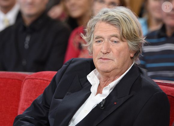 Du haut de ses 81 ans, il relativise son pronostic vital. "Ce n'est pas un drame non plus", tempère-t-il, rappelant qu'à son âge, être confronté à la mort relève de la logique implacable de l'existence. 

Olivier de Kersauson - Enregistrement de l'émission "Vivement Dimanche", qui sera diffusee le 15 decembre 2013