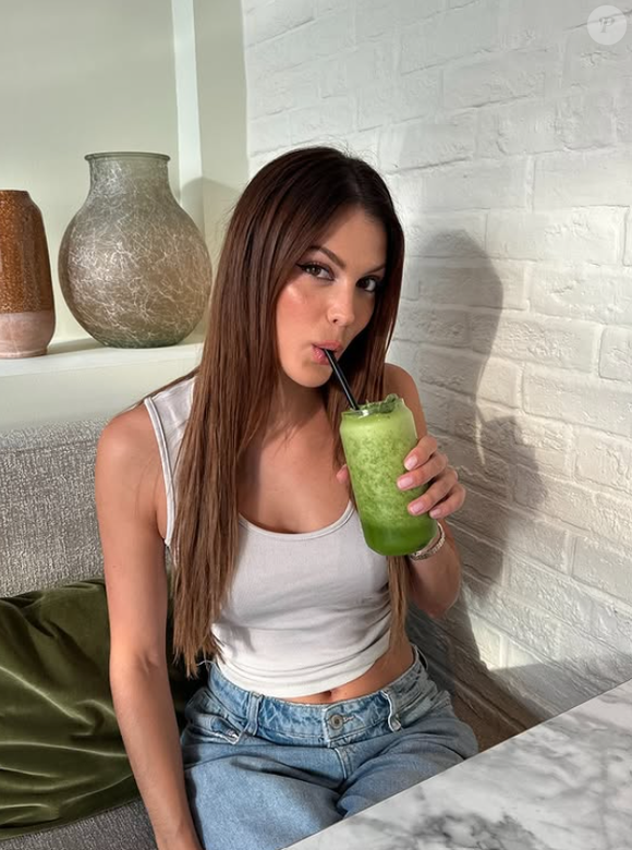 "Je dois lui mettre 4 sérums différents dans les yeux à 10 minutes d'intervalle plusieurs fois par jour et elle n'est pas commode la dame", avoue-t-elle enfin.

Iris Mittenaere sur Instagram.