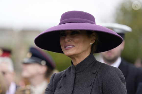 La Première dame Melania Trump rencontre des membres des forces armées après une cérémonie militaire Beating Retreat au château de Windsor, dans le Berkshire, au premier jour de la deuxième visite d'État du président au Royaume-Uni. © PA Photos/ABACA