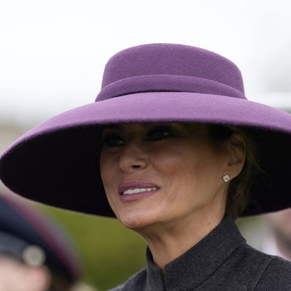 La Première dame Melania Trump rencontre des membres des forces armées après une cérémonie militaire Beating Retreat au château de Windsor, dans le Berkshire, au premier jour de la deuxième visite d'État du président au Royaume-Uni. © PA Photos/ABACA