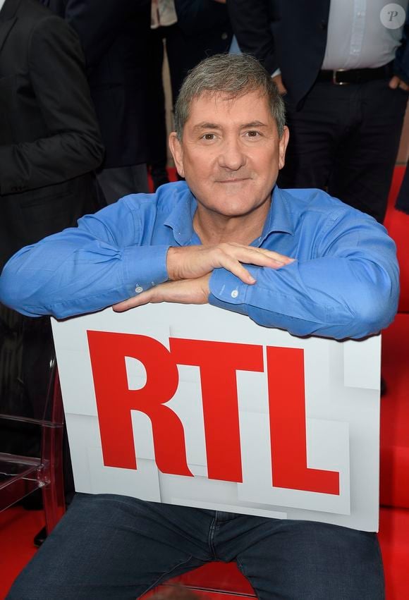 Pour le journaliste de 65 ans, c'est une sacrée page qui se tourne : après des débuts sur RFI, puis sur France Info et Europe 1, il avait en effet rejoint la matinale de RTL en 2010, d'abord pour des chroniques, puis en devenant l'animateur principal de la tranche.

Yves Calvi - Conférence de rentrée de la station de radio RTL à Paris. Le 13 septembre 2017. © Coadic Guirec / Bestimage