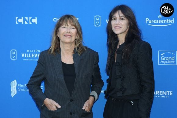 Charlotte Gainsbourg dévoile également des anecdotes sur sa mère, Jane Birkin.

Charlotte Gainsbourg et Jane Birkin lors de la séance photo « Jane By Charlotte » dans le cadre du 14e Festival du film d'Angoulême, à Angoulême, en France, le 27 août 2021. Photo de Jérôme Domine/ABACAPRESS.COM