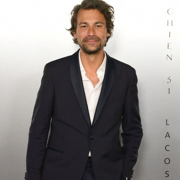Il a alors compris que la situation n’était pas normale et s’est dit : “Il faut faire quelque chose”.

Bertrand Chameroy au photocall de la soirée Lacoste X Chien 51 au club Silencio en marge du 78ème Festival International du Film de Cannes, France, le 18 mai 2025. © Romain Doucelin/Bestimage