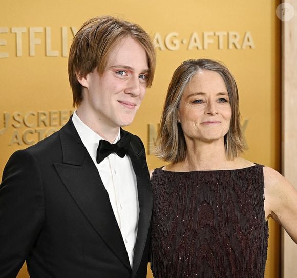 Jodie Foster et son fils Charlie au photocall de la 31ème édition des SAG Awards (Screen Actors Guild Awards) au Shrine Auditorium à Los Angeles le 23 février 2025. Photo par Broadimage / Bestimage