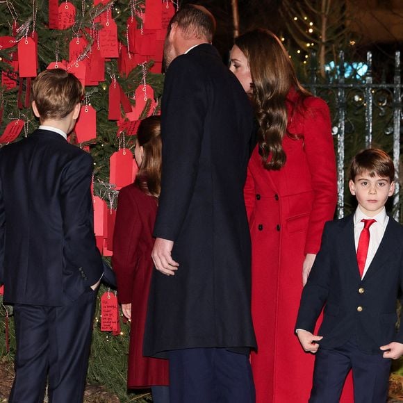 Le prince William, prince de Galles, Catherine Kate Middleton, princesse de Galles, le prince Louis lors du service de chants de Noël Together At Christmas à l'abbaye de Westminster, Londres le 6 décembre 2024.

© Julien Burton / Bestimage