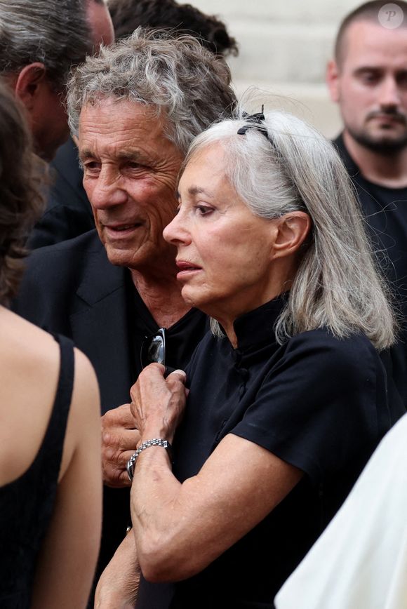 Pour l'ultime voyage de Thierry Ardisson, les trois femmes de sa vie,  Christiane, Béatrice et Audrey, étaient toutes bien là : Le diaporama -  Purepeople