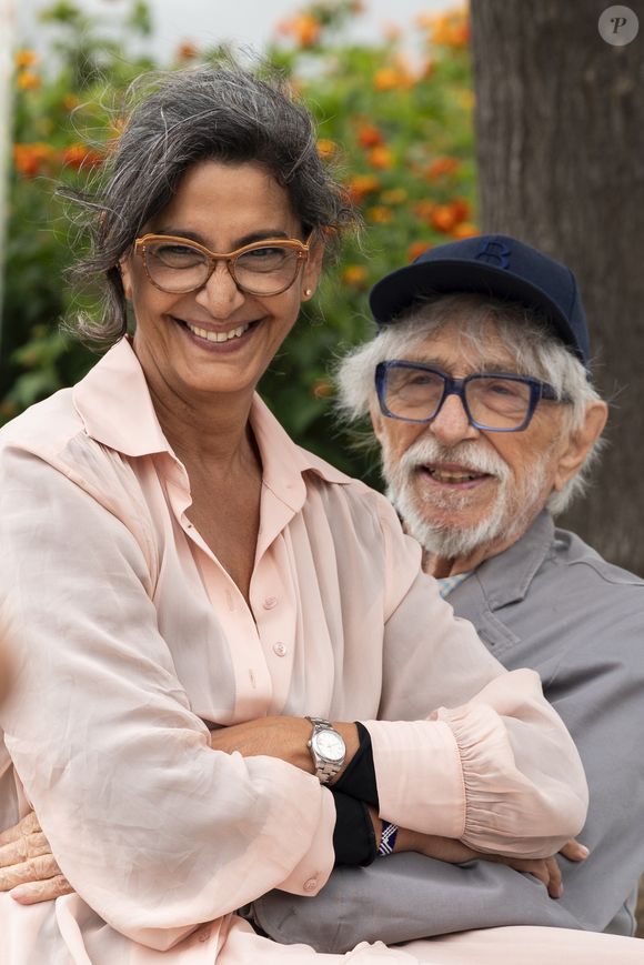 Pierre Richard et sa femme Ceyla Lacerda Photocall de "L'Homme qui a vu l'ours qui a vu l'homme" lors du 78ème Festival International du Film de Cannes, le 22 mai 2025.
© Jacovides/Moreau/Bestimage