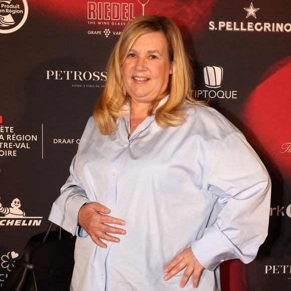 "C'est une scientifique, elle fait une double licence physique-chimie à Paris-Saclay", révèle Hélène Darroze au sujet de Charlotte, 18 ans.

La Cheffe Hélène Darroze - Photocall de la cérémonie de remise des Etoiles du Guide Michelin au Palais des Congrès de Tours le 19 mars 2024. © Jean-Marc Lhomer/Bestimage