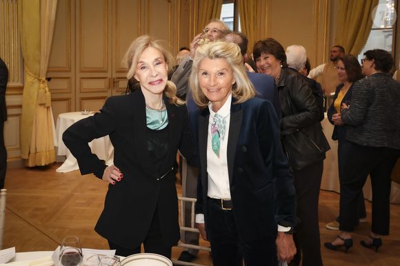Elisabeth Descombes, Véronique Maurey - Les salons du Cercle Interallié ont fait salle comble ce mardi, réunissant de nombreuses personnalités autour de Maud Bregeon, qui s'est récemment vu confier, en plus du porte-parolat du Gouvernement, le ministère de l'Energie, un portefeuille hautement stratégique, en particulier dans le contexte de crise qui embrase le Moyen-Orient.
© Jack Tribeca / Bestimage