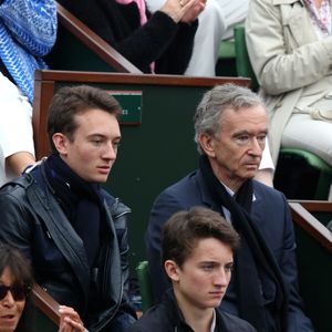 Bernard Arnault et ses fils Frédéric et Jean dans les tribunes de la finale homme des internationaux de France de Roland Garros à Paris le 5 juin 2016. © Moreau-Jacovides / Bestimage