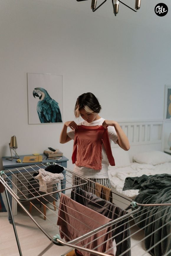 Un petit changement d’habitude qui permet de sécher son linge plus vite tout en préservant ses vêtements.

Pexels