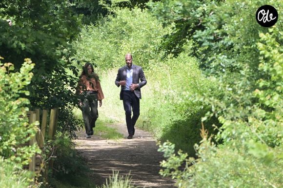 Une mise au vert qui coûterait en outre plus de 350 000 euros de loyer par an au couple. Le prix de la tranquillité !

Rachel Philips et le prince de Galles, lors d’une visite à l’Apricot Centre de Dartington, près de Totnes, le 18 juin 2026. Crédit Hugh Hastings/PA Photo/Bestimage