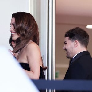 S'il y a bien un duo qui a fait frétiller la Croisette c'est celui formé par Antoine Dupont et Iris Mittenaere.

Antoine Dupont et Iris Mittenaere - Antoine Dupont et Iris Mittenaere se retrouvent sur les marches  du film « Dossier 137 » lors du 78ème Festival International du Film de Cannes 

© Jacovides / Moreau / Bestimage