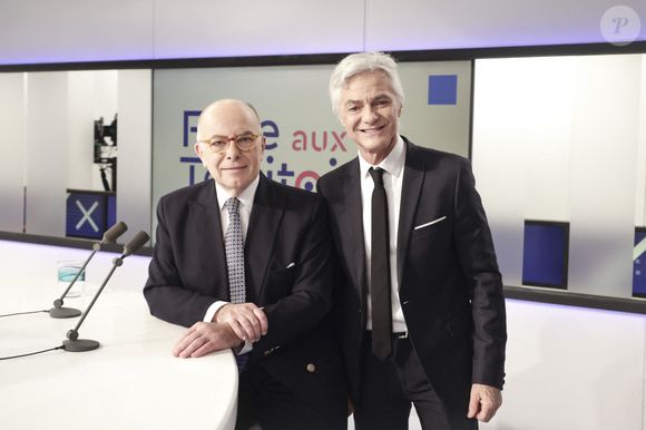 Dans laquelle il donne sa vision de la télé

Exclusif - Cyril Viguier, Bernard Cazeneuve,  sur le plateau de l’émission « Face aux territoires » présentée pa C.Viguier dans les studios de TV5 Monde à Paris, France, le 30 janvier 2025. © Jack Tribeca/Bestimage