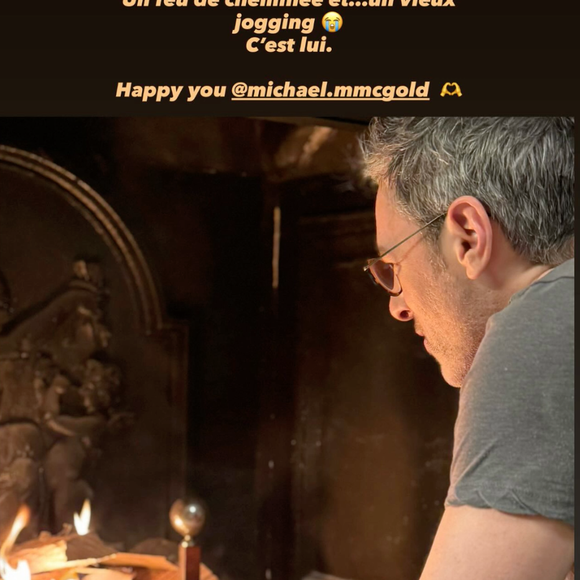 Dans une première photo, elle le montre devant un feu de cheminée.

Capture d'écran de la story Instagram de Lucie Bernardoni du mercredi 24 juillet 2025.