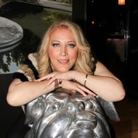 Pour l'ultime voyage de Loana, le public est invité à respecter ce thème bien précis, conformément à ses dernières volontés