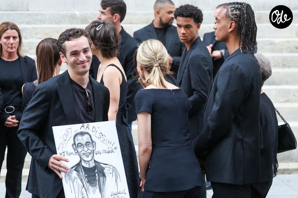 Gaston Ardisson, Manon Ardisson, Audrey Crespo-Mara, ses fils Sekou et Lamine - Sorties des obsèques de Thierry Ardisson en l'église Saint-Roch de Paris, France, le 17 juillet 2025. © Clovis-Jacovides/Bestimage