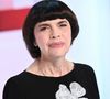 Cela faisait depuis 2019 que Mireille Mathieu ne s'était pas produite en France, lorsqu'elle avait donné un concert dans les carrières du château du marquis de Sade à Lacoste, dans le Vaucluse.

Exclusif - Mireille Mathieu - Enregistrement de l'émission Vivement dimanche au studio Gabriel à Paris sur France 3.
© Guillaume Gaffiot / Bestimage