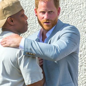 Le prince Harry aurait même regretté ne pas pouvoir rester plus longtemps et voir d'autres personnes.

Le prince Harry en visite au Community Recording Studio de Nottingham, Royaume Uni, le 9 septembre 2025. © Stephen Daniels/Alpha Press/Bestimage
