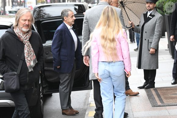 Nicolas Sarkozy et Giulia Sarkozy - La famille Sarkozy réunie au restaurant du "Four Seasons Hôtel George V" pour l'anniversaire de Giulia Sarkozy (14 ans) à Paris, France, le 19 octobre 2025. Nicolas profite au maximum de ses derniers jours de liberté avant son incarcération à la prison de la Santé mardi 21 octobre. © Bestimage
