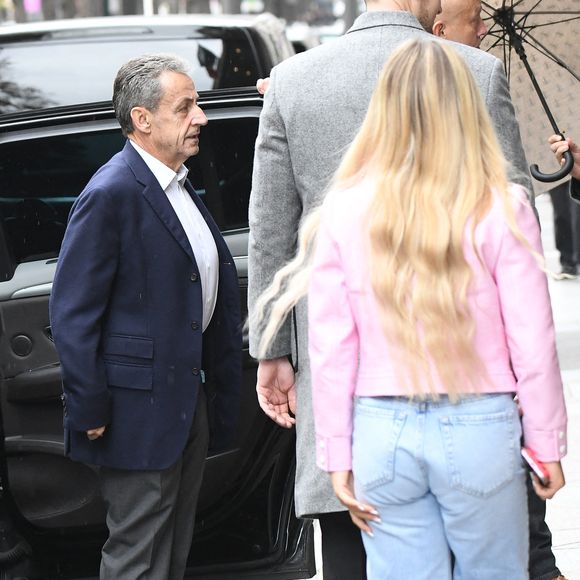 Nicolas Sarkozy et Giulia Sarkozy - La famille Sarkozy réunie au restaurant du "Four Seasons Hôtel George V" pour l'anniversaire de Giulia Sarkozy (14 ans) à Paris, France, le 19 octobre 2025. Nicolas profite au maximum de ses derniers jours de liberté avant son incarcération à la prison de la Santé mardi 21 octobre. © Bestimage