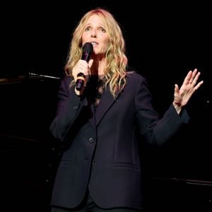 Sandrine Kiberlain pendant la cérémonie de remise du prix lumière à I.Huppert lors de la 16ème édition du Festival Lumière à l'Amphithéâtre - Centre de Congrès à Lyon, France, le 18 octobre 2024. © Dominique Jacovides/Bestimage