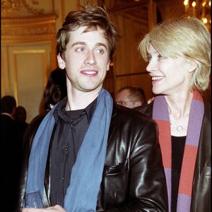 Thomas Dutronc et sa mère Françoise Hardy à Paris.
©RINDOFF-GUIREC / BESTIMAGE
