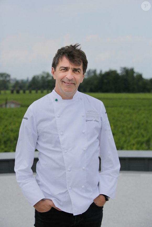 3 stars chef Yannick Alleno pose pour un portrait sur le toit du Château La Grace Dieu Des Prieurs à St Emilion, France, le 05 juillet 2018. Photo par Thibaud Moritz/ABACAPRESS.COM