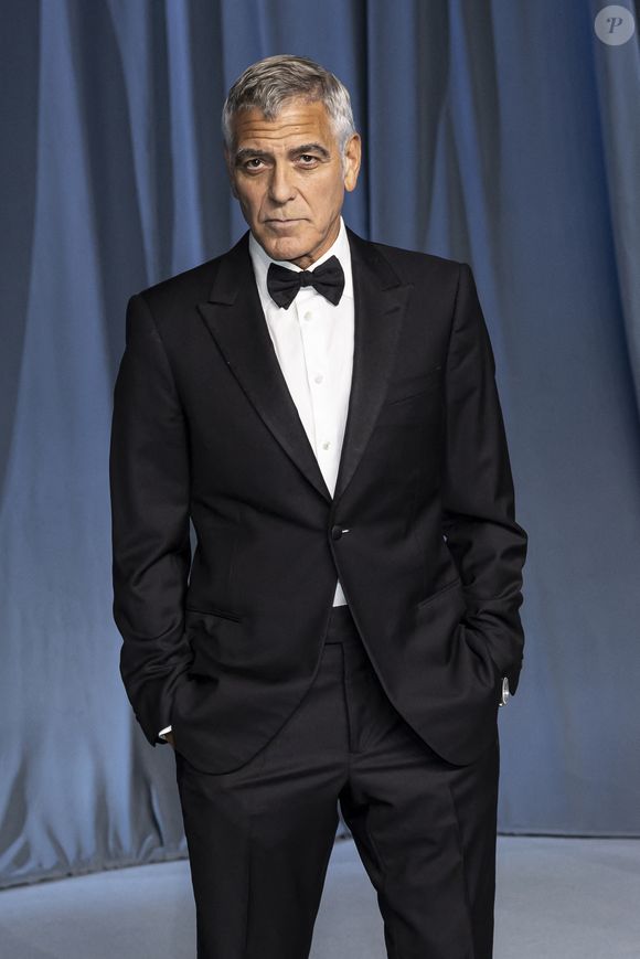 George Clooney assiste aux arrivées du 5e gala annuel de l'Academy Museum au Academy Museum of Motion Pictures, Ted Mann Theater à Los Angeles, CA, le 18 octobre 2025. Photo par Corine Solberg/SPUS/ABACAPRESS.COM