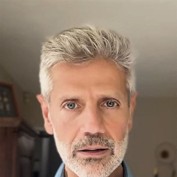 Déjà chroniqueur du programme, le sexologue est également connu du public pour avoir été l'un des experts de "Mariés au premier regard" sur M6.

Gilbert Bou Jaoudé remplace Jimmy Mohamed au "Mag de la santé", désormais sur France 2.

© Facebook via Bestimage