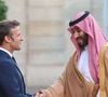 Le président de la République Emmanuel Macron a en effet mis en avant un investissement saoudien "sans précédent" de 6 milliards d'euros visant à créer trois immenses parcs d'attractions à Cergy-Pontoise. 

Le président Emmanuel Macron a accueilli  le prince héritier saoudien Mohammed ben Salmane, invité pour un dîner de travail au palais de l’Elysée à Paris le 28 juillet 2022. © Tiziano Da Silva/Bestimage