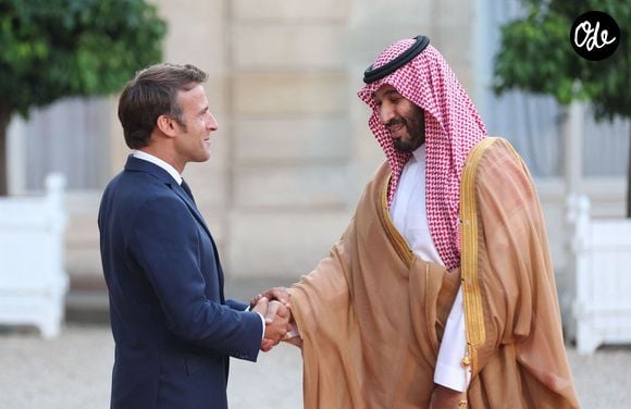 Le président de la République Emmanuel Macron a en effet mis en avant un investissement saoudien "sans précédent" de 6 milliards d'euros visant à créer trois immenses parcs d'attractions à Cergy-Pontoise. 

Le président Emmanuel Macron a accueilli  le prince héritier saoudien Mohammed ben Salmane, invité pour un dîner de travail au palais de l’Elysée à Paris le 28 juillet 2022. © Tiziano Da Silva/Bestimage