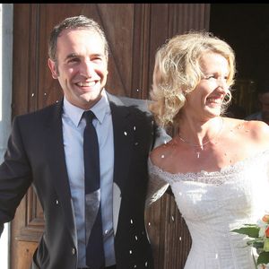 Un village où l'actrice s'était d'ailleurs mariée en 2009 avec son compagnon de l'époque, l'acteur Jean Dujardin...

Alexandra Lamy et Jean Dujardin lors de leur mariage à Anduze, dans les Cévennes, le 25/07/2009. Crédit Jacovides-Moreau / Bestimage