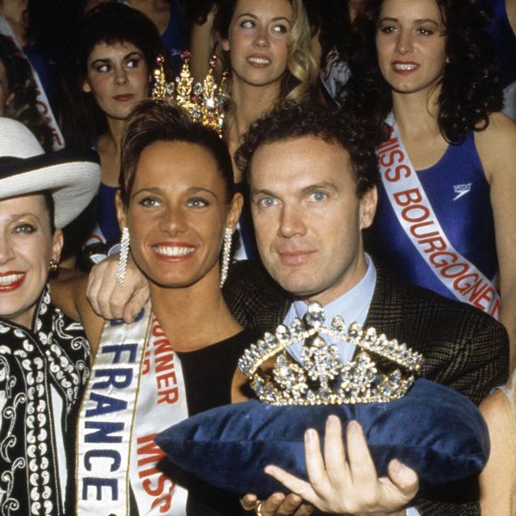 Election de Miss France 1993 avec Genevieve et Xavier De Fontenay ainsi que Julien Lepers en 1993. Photo de APS-MEDIAS/ABACAPRESS.COM