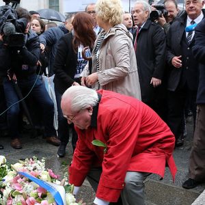 Marie-Christine Arnautu, Jean-Marie Le Pen et Jany Le Pen
Traditionnel défilé du Front National à l'occasion du 1er mai, avec dépôt de gerbe au pied de la statue de Jeanne d'Arc, puis discours de Marine Le Pen place de l'Opéra.
Paris, le 1er Mai 2015