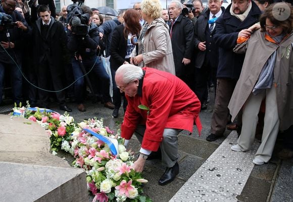 Marie-Christine Arnautu, Jean-Marie Le Pen et Jany Le Pen
Traditionnel défilé du Front National à l'occasion du 1er mai, avec dépôt de gerbe au pied de la statue de Jeanne d'Arc, puis discours de Marine Le Pen place de l'Opéra.
Paris, le 1er Mai 2015