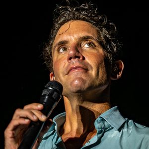 Une anecdote qui remonte à ses débuts dans l'industrie musicale. 

Mika se produit sur scène lors du concert de Mika à Este (PD), Italie, 22 juillet 2025 Photo by lessio Marini/LiveMedia/IPA/ABACAPRESS.COM