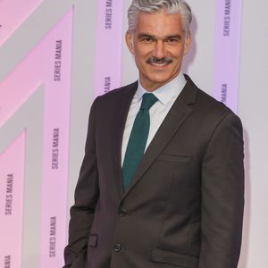 Le comédien a raconté qu'après ses études de théâtre à Bruxelles, il était parti tenter sa chance à Paris.

Francois Vincentelli au photocall de la cérémonie de clôture du festival Series Mania à Lille le 28 mars 2025.

© Stéphane Vansteenkiste / Bestimage
