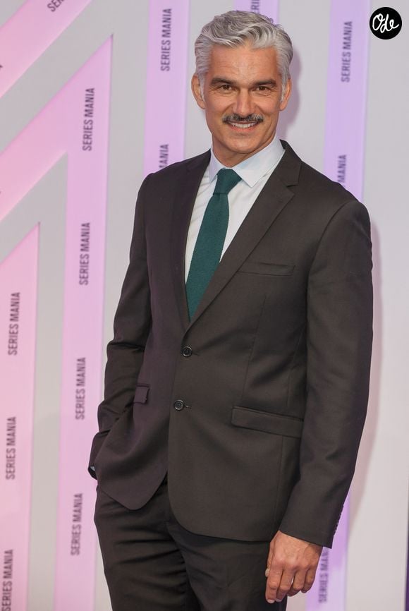 Le comédien a raconté qu'après ses études de théâtre à Bruxelles, il était parti tenter sa chance à Paris.

Francois Vincentelli au photocall de la cérémonie de clôture du festival Series Mania à Lille le 28 mars 2025.

© Stéphane Vansteenkiste / Bestimage