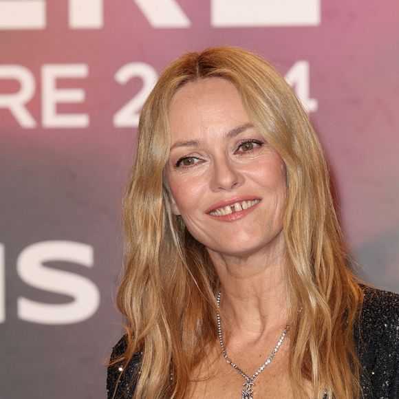 Un établissement fréquenté par plusieurs stars de cinéma, dont sa propre mère

Vanessa Paradis au photocall de la cérémonie d'ouverture de la 15ème édition du festival Lumière à la Halle Tony Garnier de Lyon le 12 octobre 2024.

© Dominique Jacovides / Bestimage